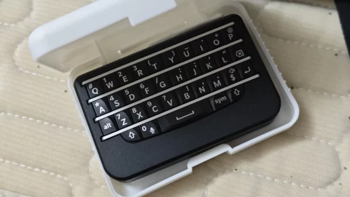 Click to view full screen BBQ10KBD Mini Berry Keyboard photo review