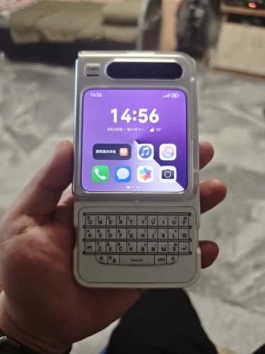 Click to view full screen BBQ10KBD Mini Berry Keyboard photo review